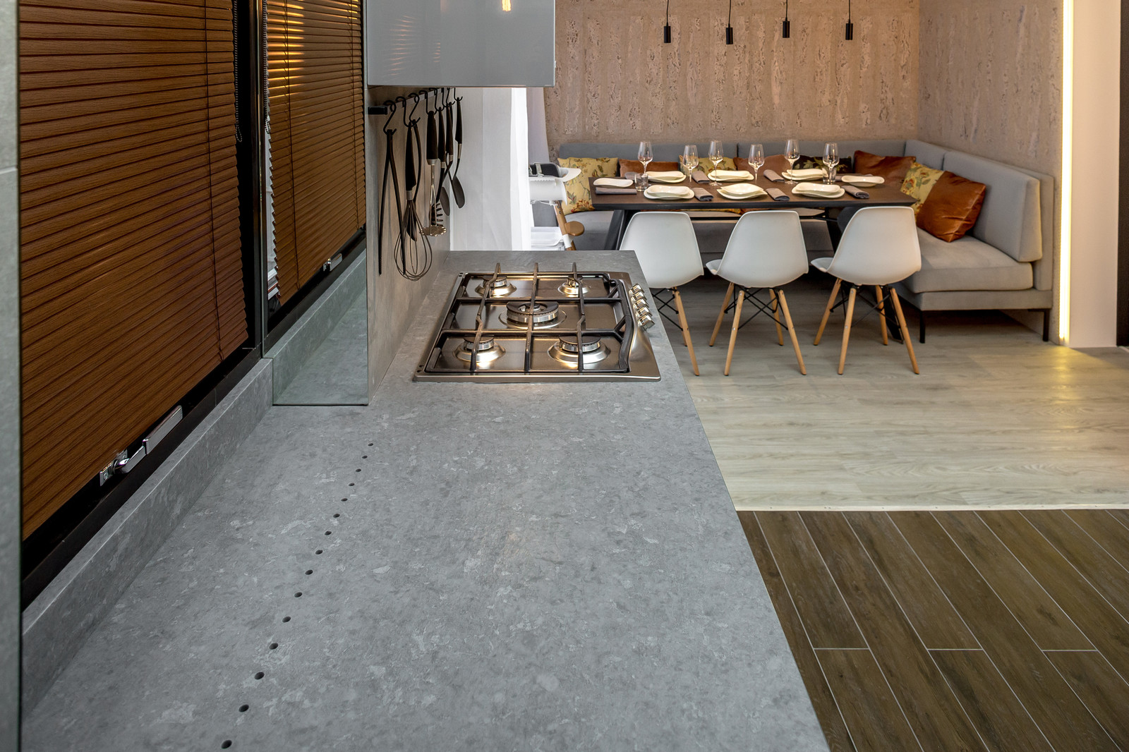 КУХНЯ с ПРОБКОВОЙ СТОЛОВОЙ. Дачный ответ