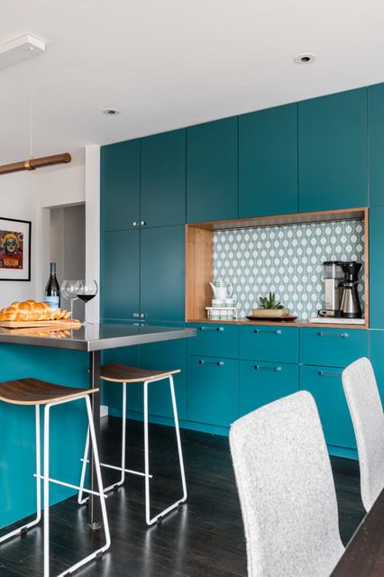 Teal-Colored Kitchen Cabinets Create Cheer - Town & Country Living