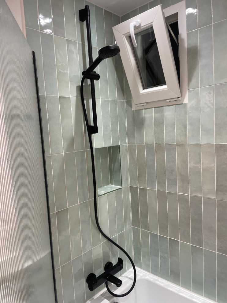 Rénovation de la salle de bain contemporaine avec touches scandinaves