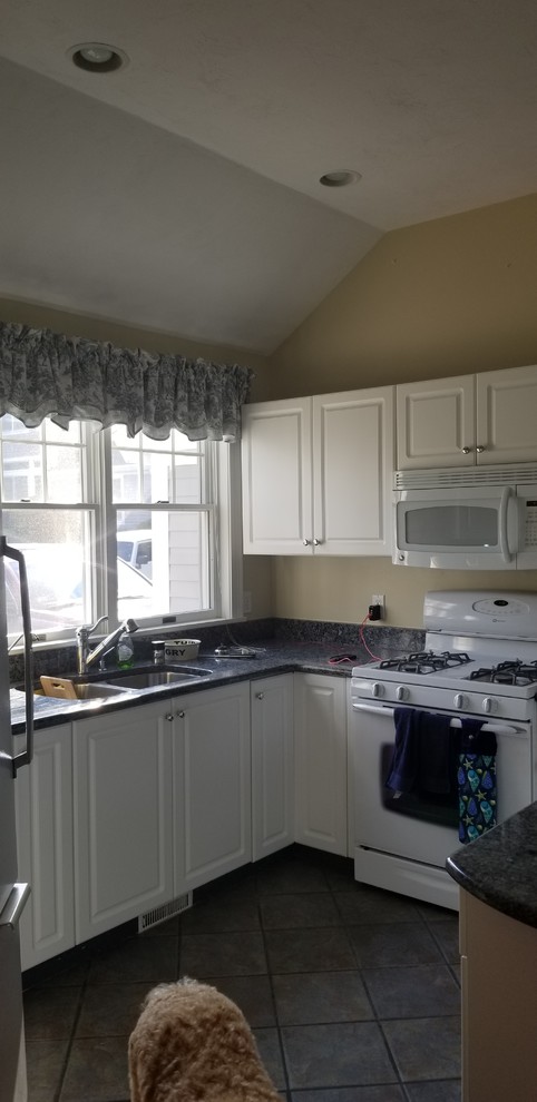 Example of a transitional home design design in Providence