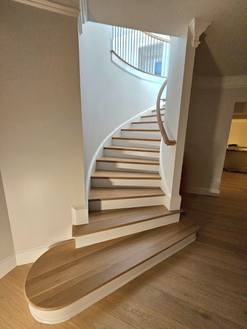 Project #116 | Elegant Curved Staircase klassisch-modern-treppen
