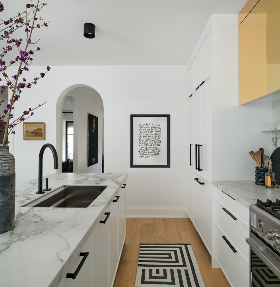 Example of a transitional kitchen design in Toronto
