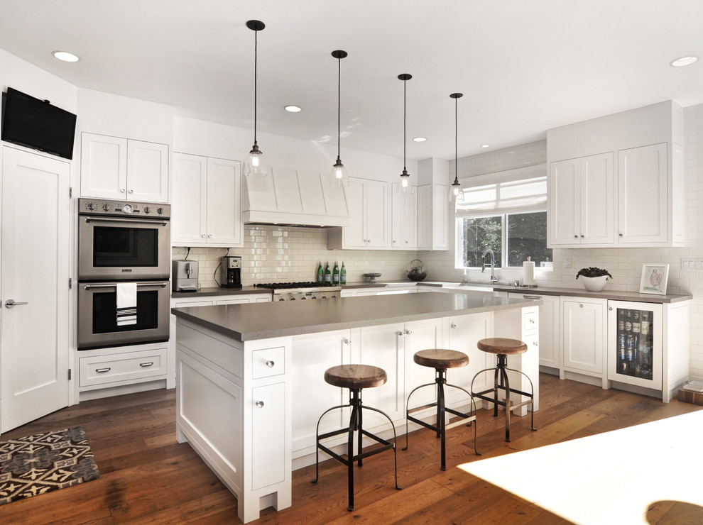 This is an example of a transitional kitchen in Orange County.