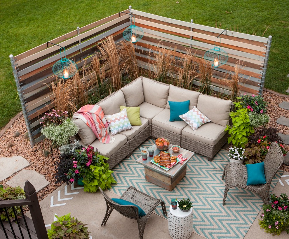 Inspiration for a mid-sized traditional backyard patio in Other.