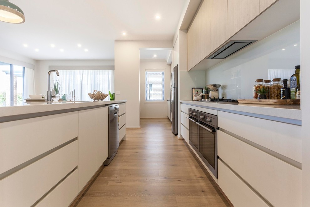 Inspiration for a beach style kitchen in Melbourne.