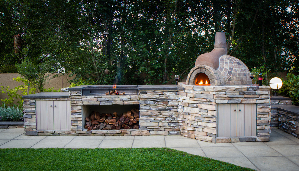 Design ideas for a rustic full sun backyard concrete paver landscaping.