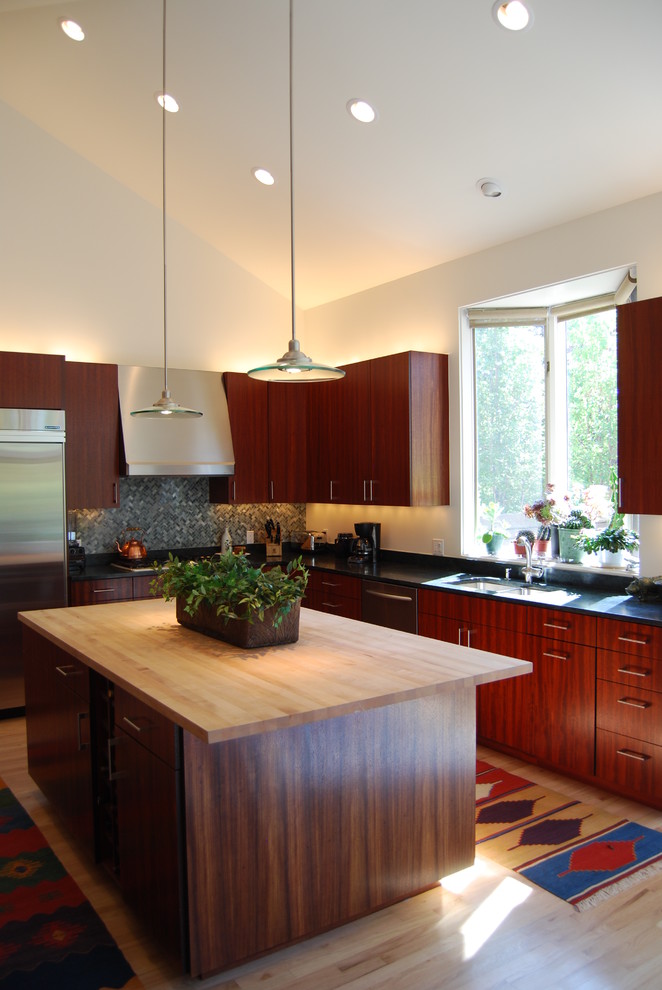Kitchen - kitchen idea in Denver