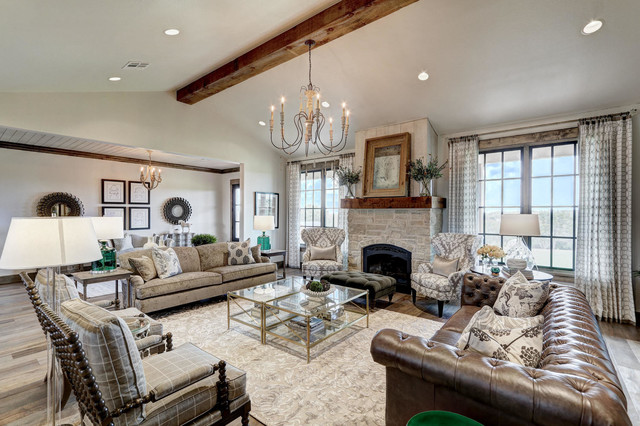 Farmhouse home design photo in Oklahoma City