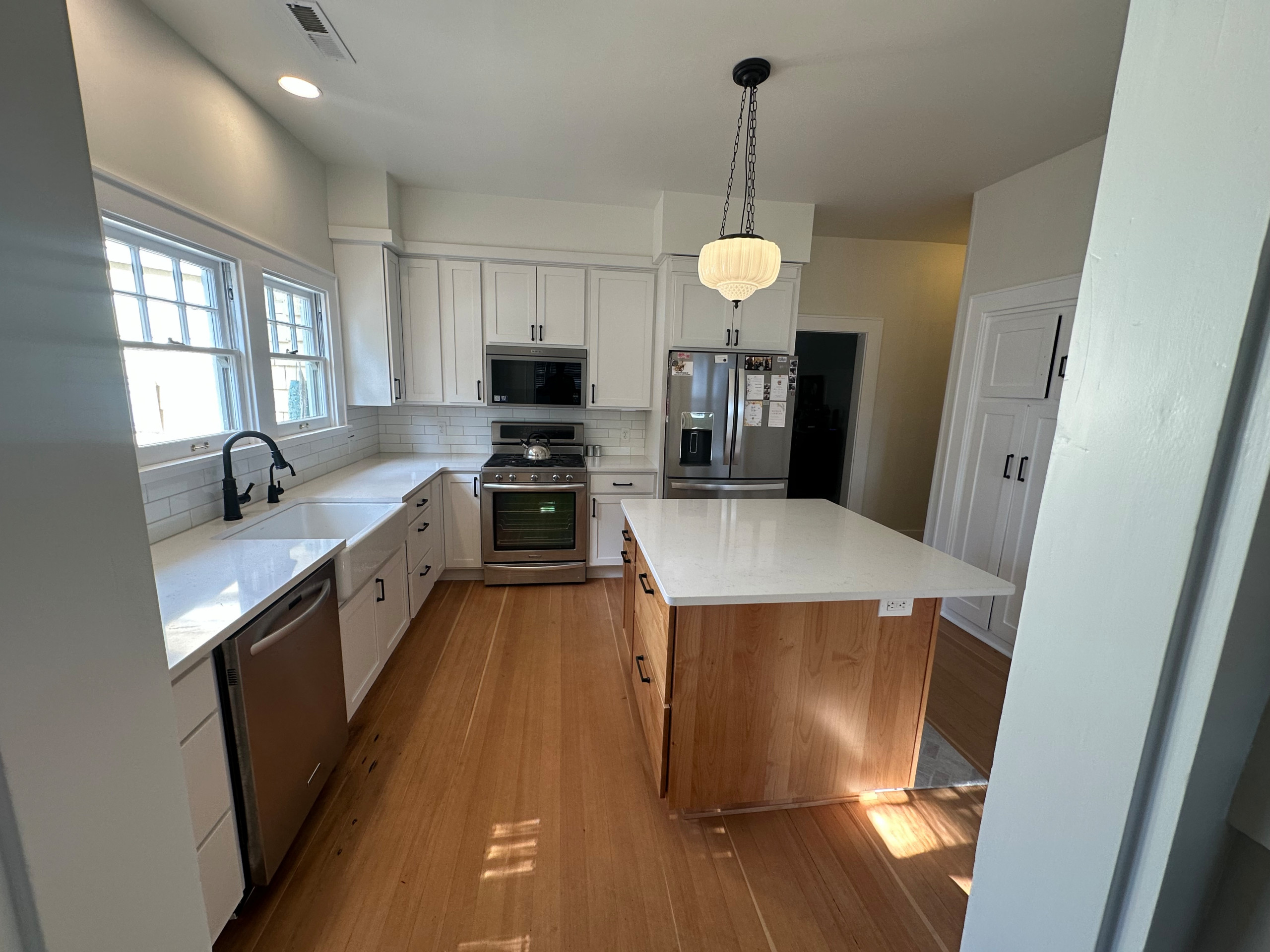 Example of an arts and crafts kitchen design in Boise