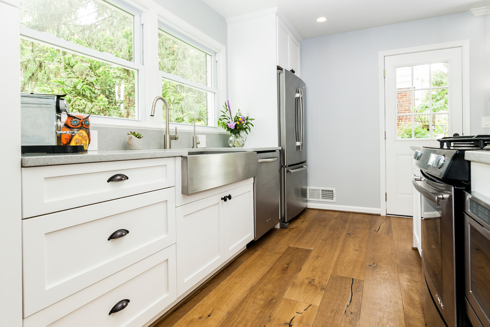 Kitchen - transitional kitchen idea in DC Metro
