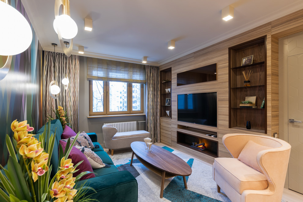 Гостиная с камином, пианино и цветными ромбами