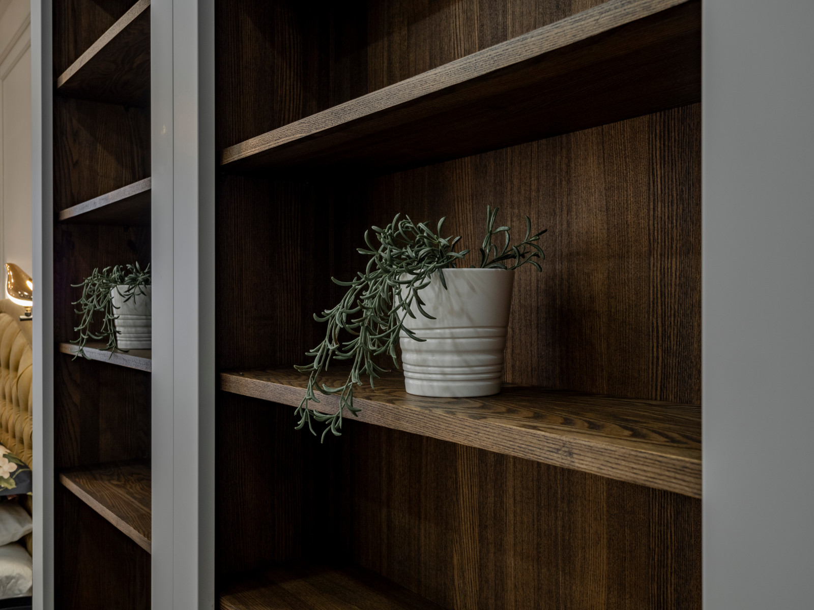 Стильная меблировка спальни