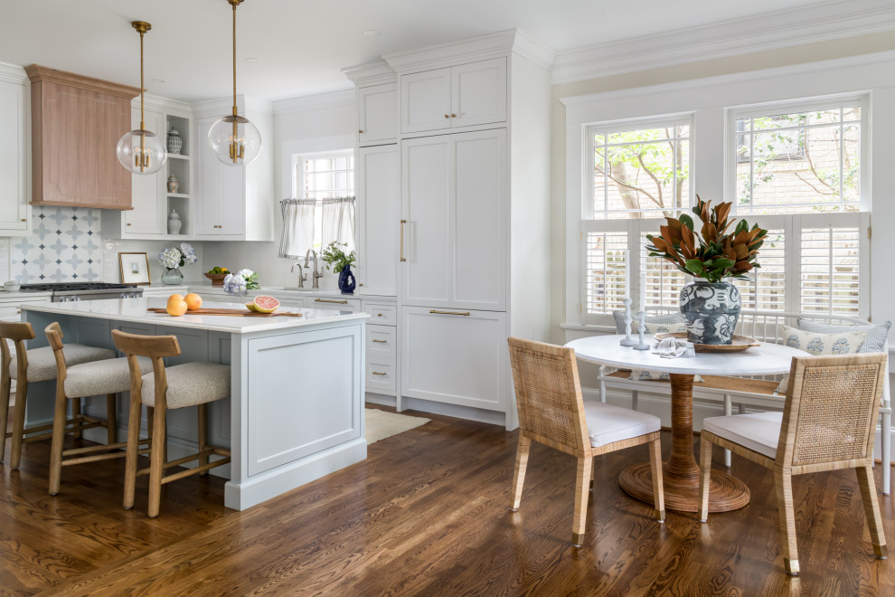 Example of a kitchen design in Atlanta
