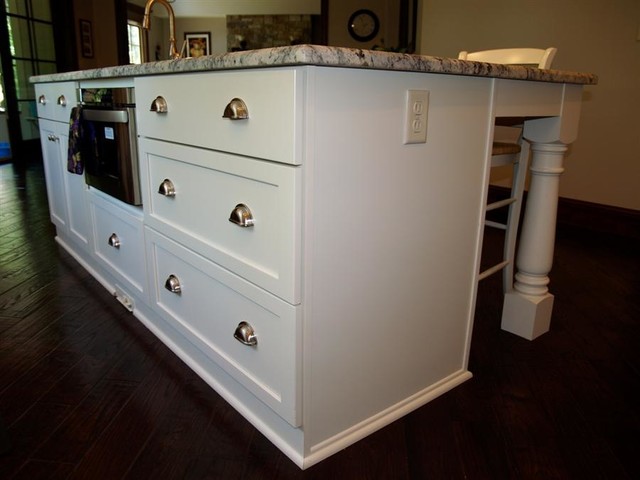 Bright Transitional Shaker transitional-kitchen