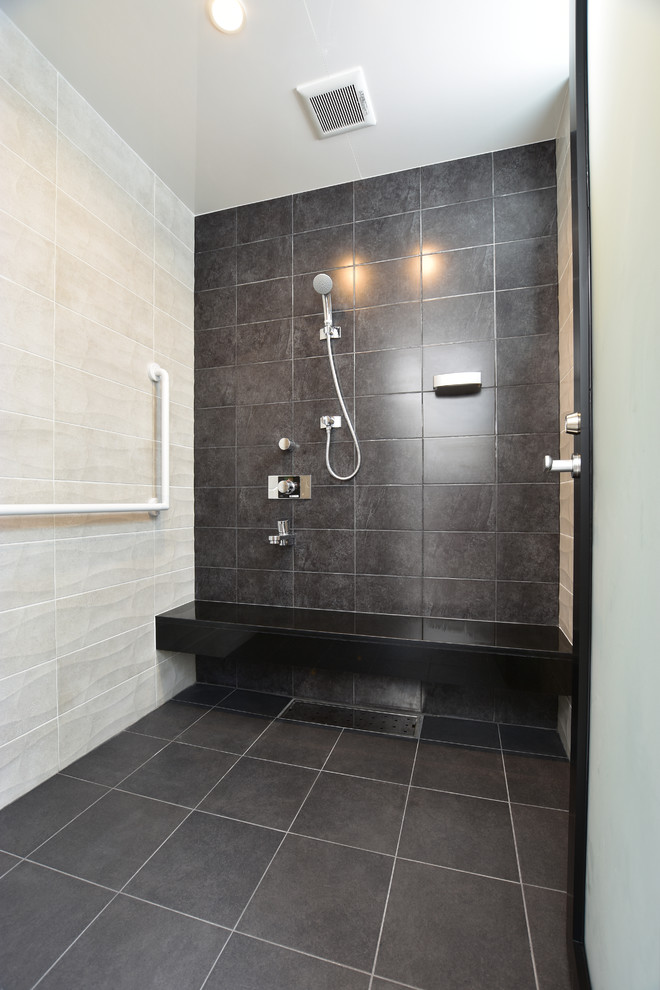 Inspiration for a modern 3/4 bathroom in Other with porcelain tile, porcelain floors and black floor.