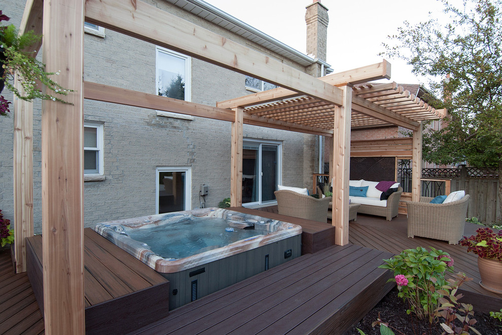 Photo of a transitional deck in Toronto.