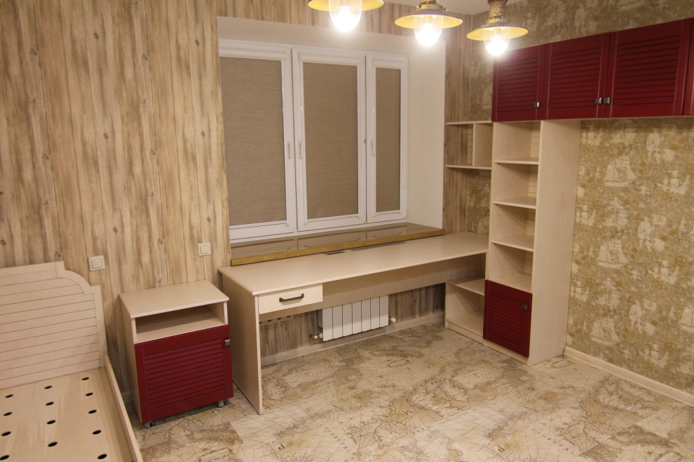 Mittelgroßes, Neutrales Mediterranes Kinderzimmer mit Schlafplatz, beiger Wandfarbe, Korkboden, beigem Boden, Deckengestaltungen und Tapetenwänden in Moskau
