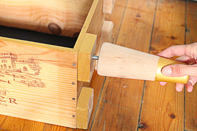 DIY : Fabriquer un meuble avec des caisses à vin, mode d'emploi