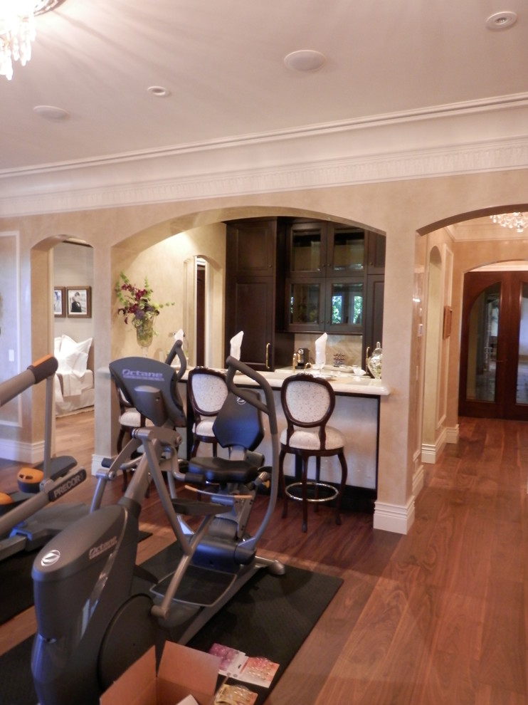 Design ideas for a traditional home gym in Las Vegas.