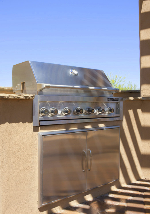 Mid-sized mountain style backyard gravel drought-tolerant and full sun home design photo in Phoenix