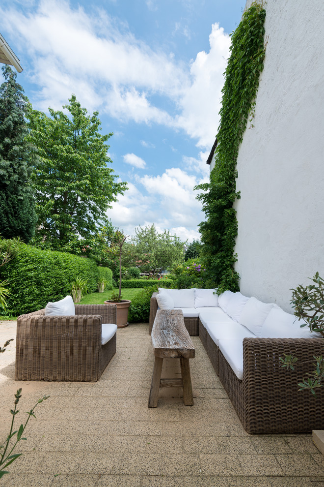 Unbedeckte Moderne Terrasse hinter dem Haus in Dortmund