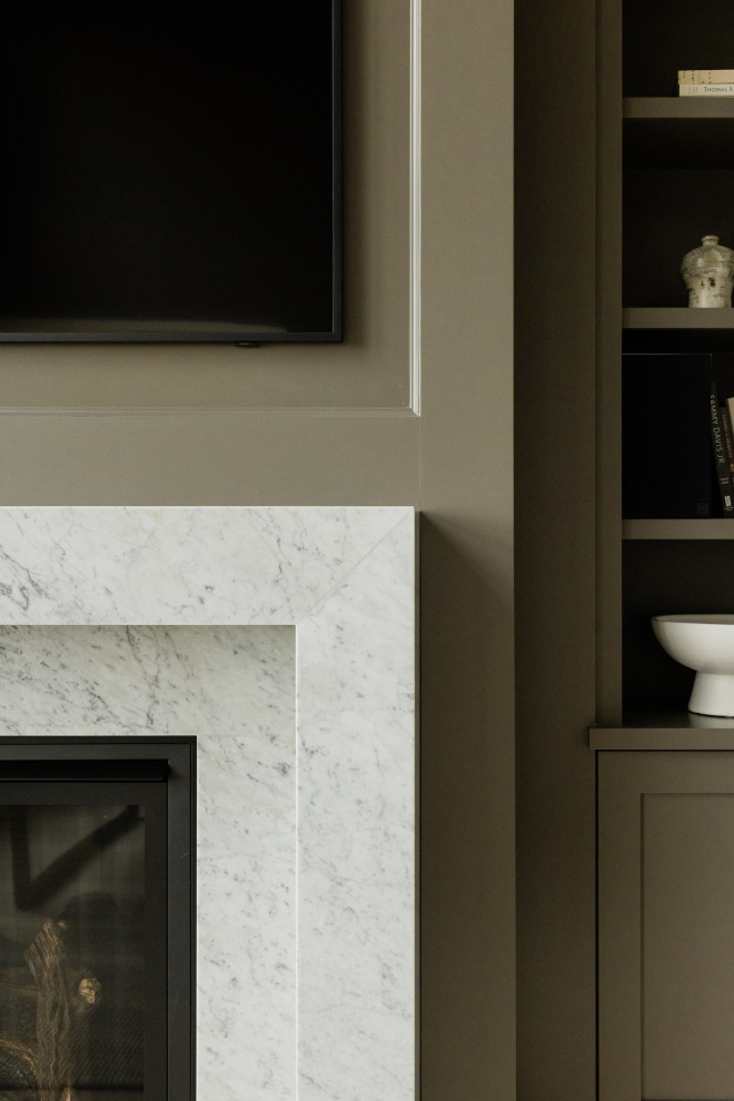Mid-sized transitional home design photo