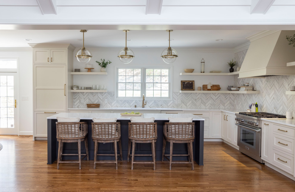 Kitchen - transitional kitchen idea in Cincinnati