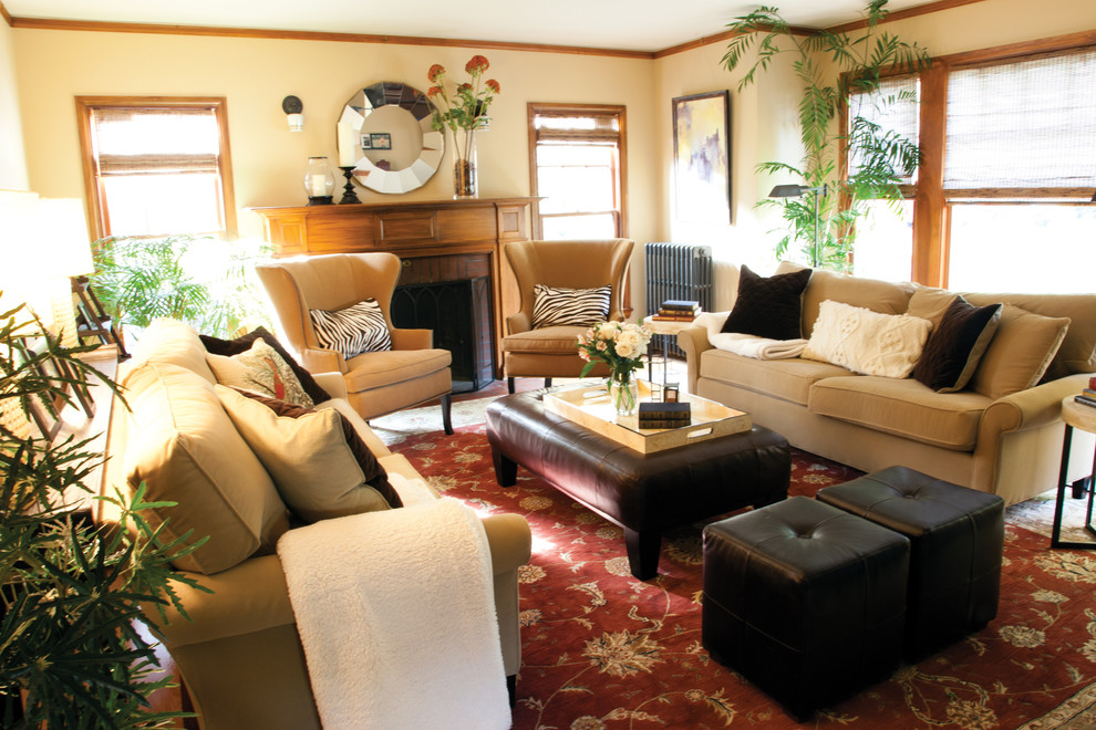This is an example of an eclectic living room in Portland.