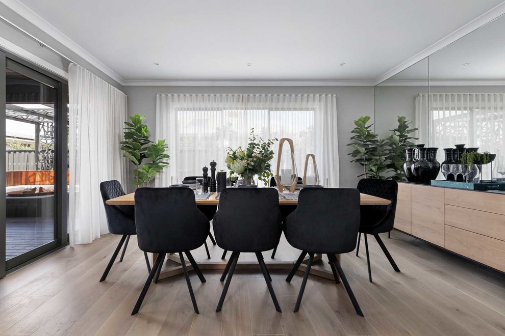 Photo of a midcentury dining room in Melbourne.