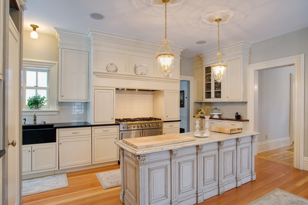 Inspiration for a traditional kitchen in Minneapolis.