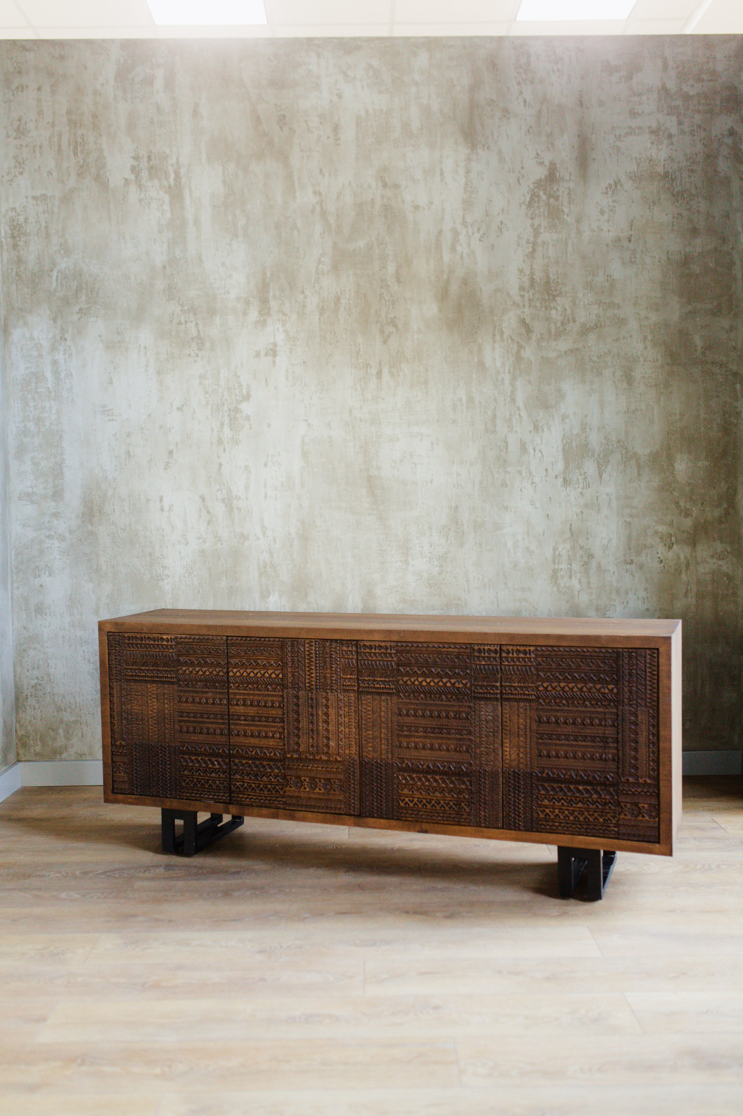 Комод в африканском стиле