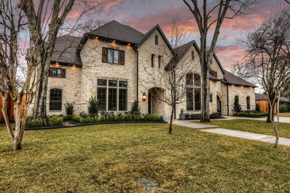 Transitional exterior home idea in Houston