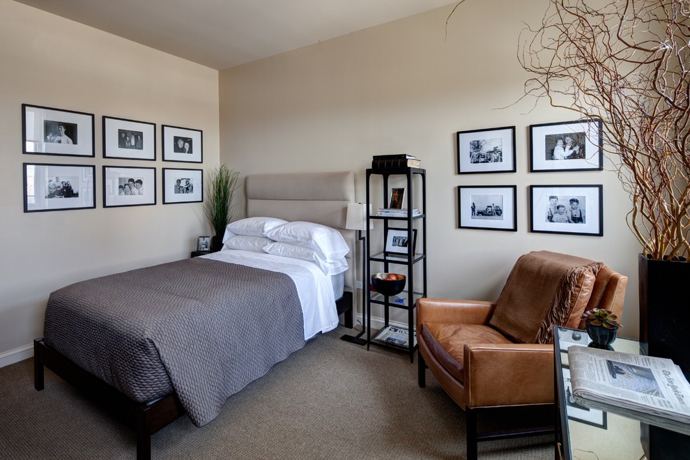 Design ideas for a small contemporary guest bedroom in Chicago with beige walls, carpet, no fireplace and beige floor.