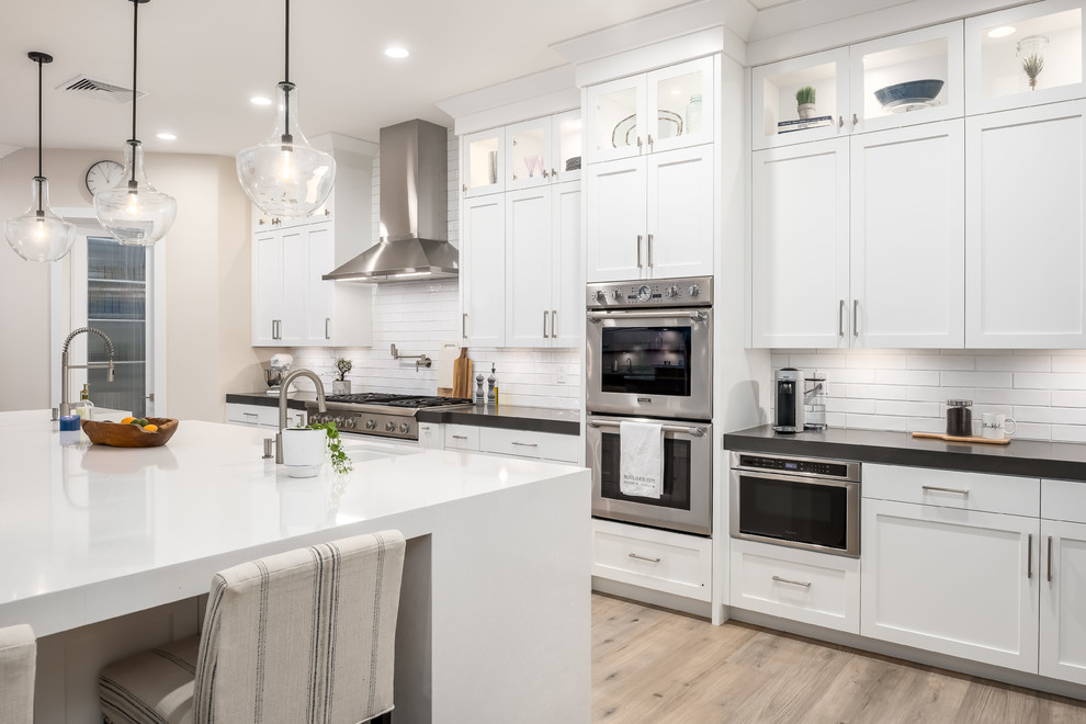 Transitional kitchen photo in Las Vegas