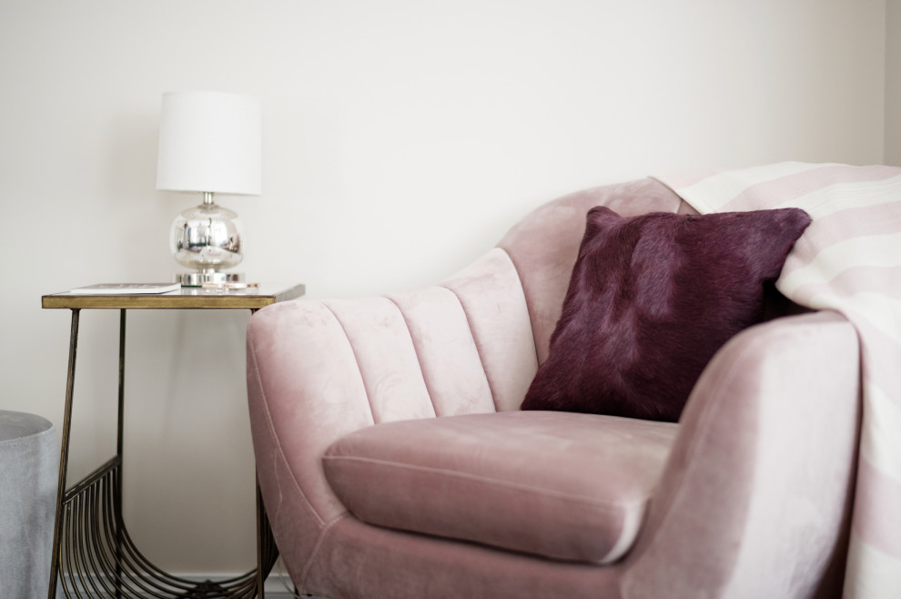 Design ideas for a mid-sized contemporary master bedroom in Perth.