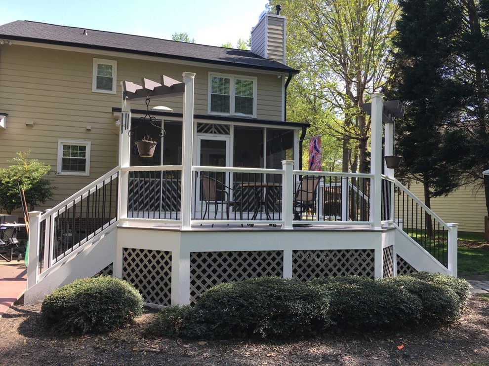 Transitional deck photo in Raleigh