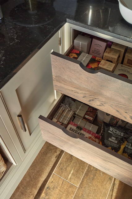 Kitchen Walk-in Pantry traditional-kitchen