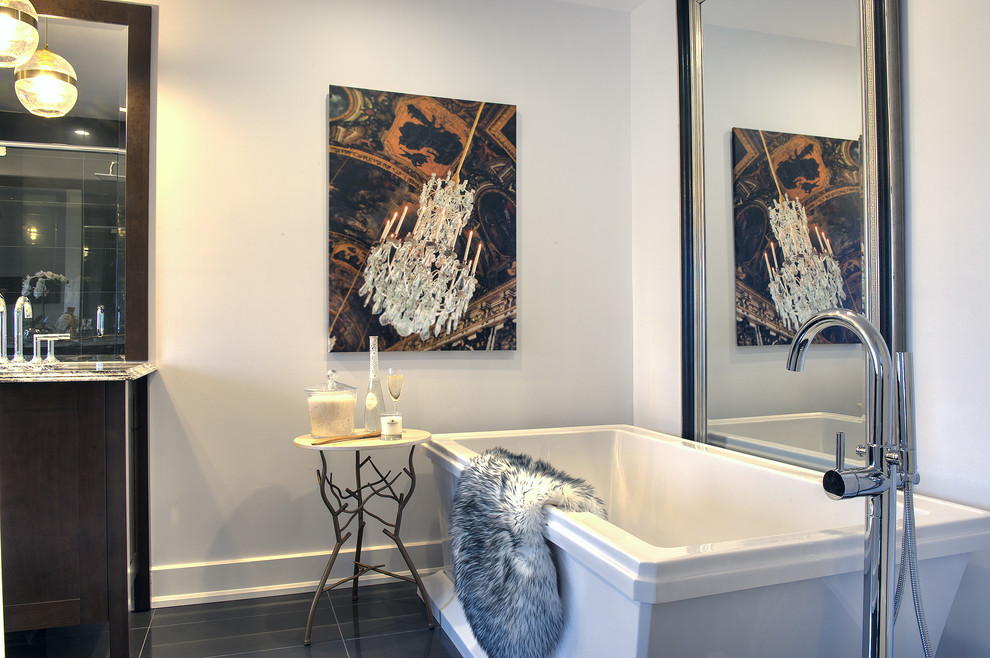 Example of a transitional home design design in Toronto
