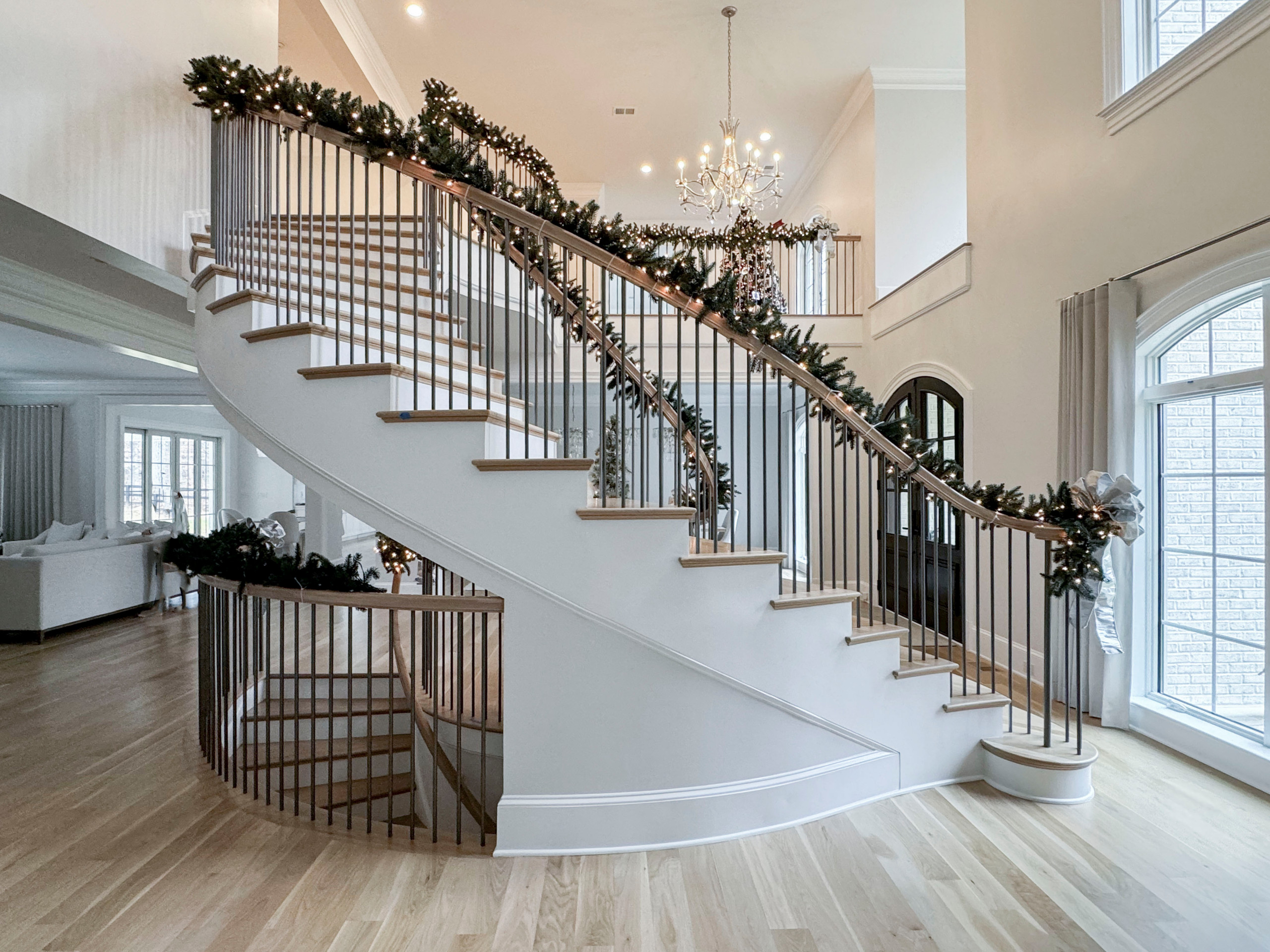 116_Elegant & Eye-catching Curved Staircase, Leesburg VA 20175