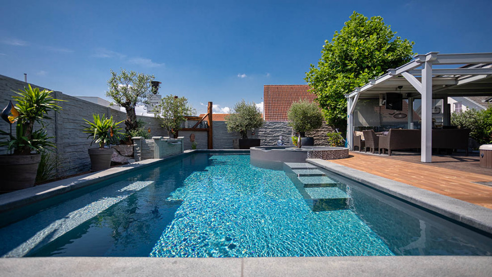 Moderner Pool in Frankfurt am Main