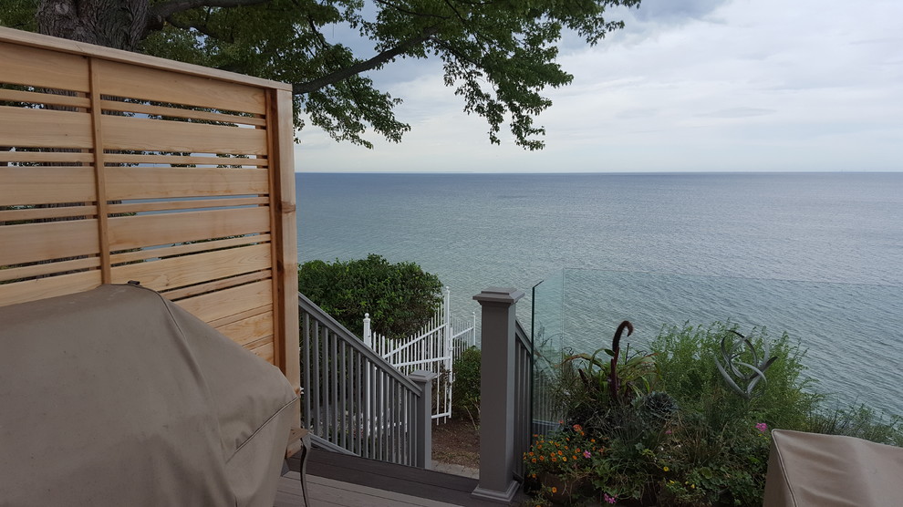 Inspiration for a mid-sized transitional deck remodel in Toronto