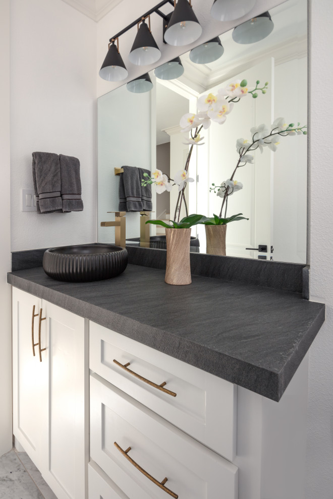 Inspiration for a transitional home design remodel in Houston