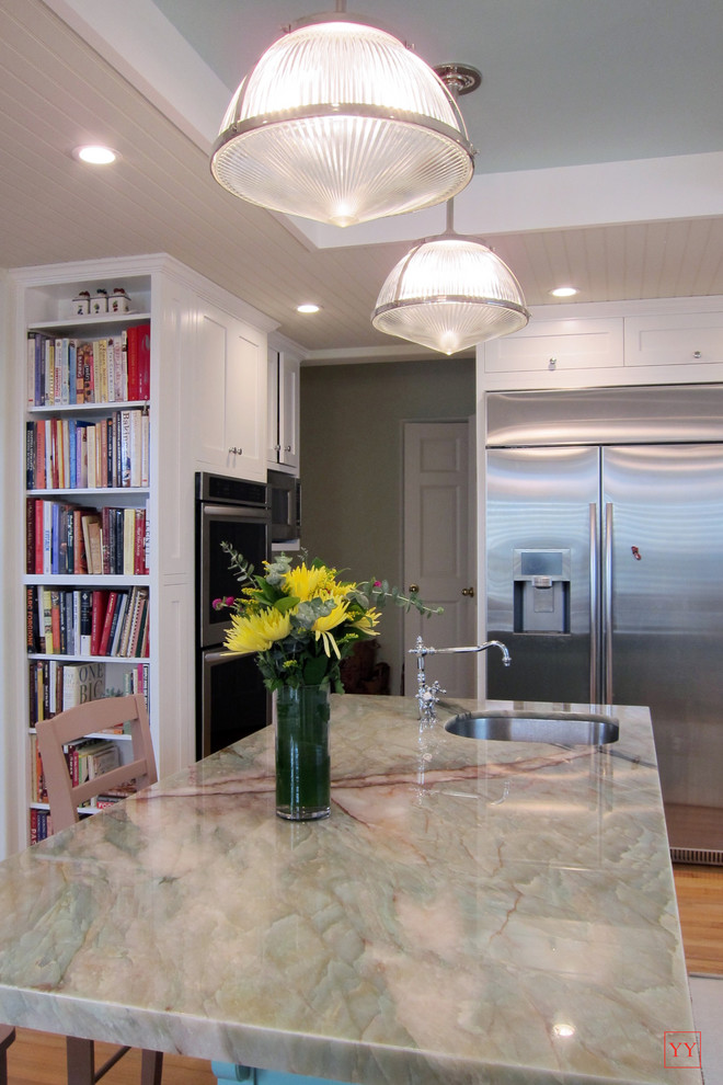 Eat-in kitchen - mid-sized transitional u-shaped light wood floor eat-in kitchen idea in Los Angeles with shaker cabinets, white cabinets, quartzite countertops, stainless steel appliances, an island, a double-bowl sink, beige backsplash and ceramic backsplash