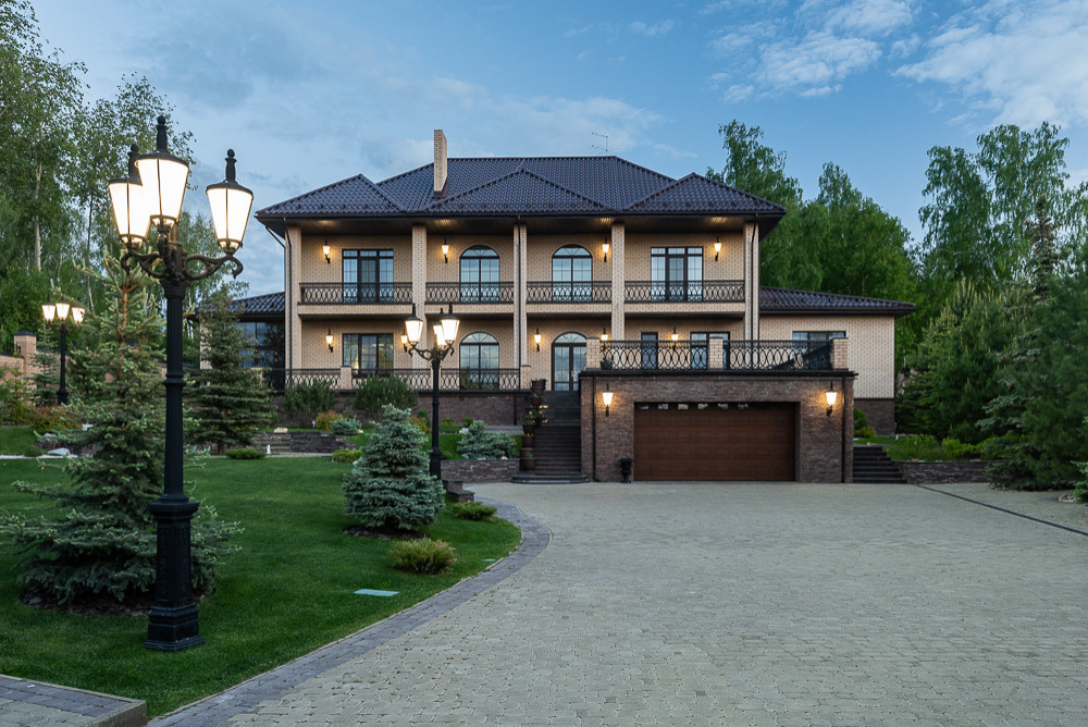 ДОМ НА ХОЛМЕ