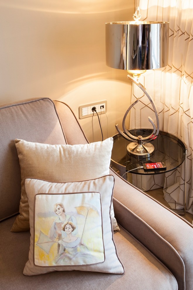 Кадр из фильма "Две женщины" (режиссер Вера Глаголева) лег на подушку.