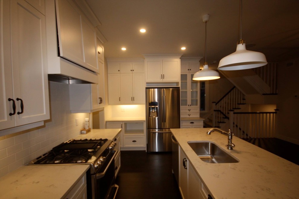 Inspiration for a transitional kitchen remodel in Ottawa
