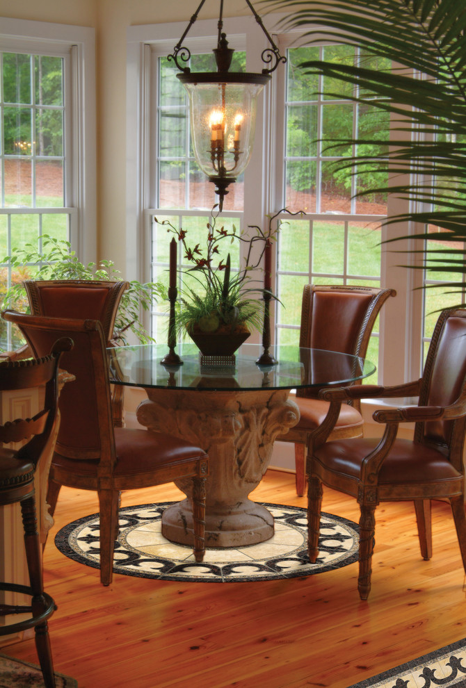 Design ideas for a traditional dining room in Milwaukee.