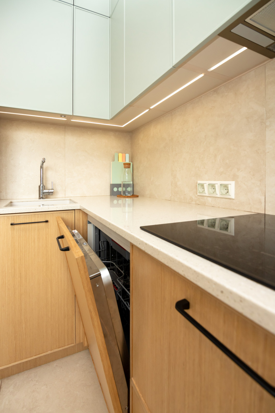 Неоклассическая кухня в трендовых цветах этого года