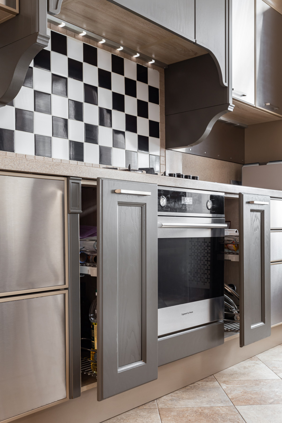 Стильная дизайнерская кухня