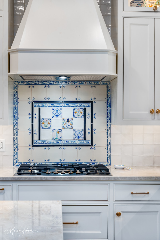 Beautiful Kitchen with Beautiful Backdrop